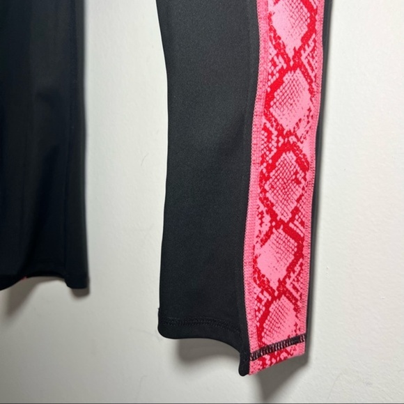 Fabletics Ultra Cool Snakeskin Capri Leggings - Picture 3 of 6